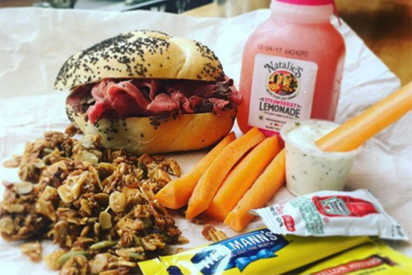 米ニューヨーク・タイムズ誌が選ぶ! 2017年ニューヨークの料理ベストテンにランクイン 精肉店直営「ホワイト・ゴールド・ブッチャーズ」の特製サンドイッチ