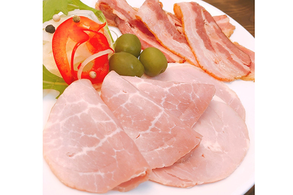 徹底したこだわりの製法で肉本来の旨みを味わえる「無添加ハムベーコンスライスお試しセット」