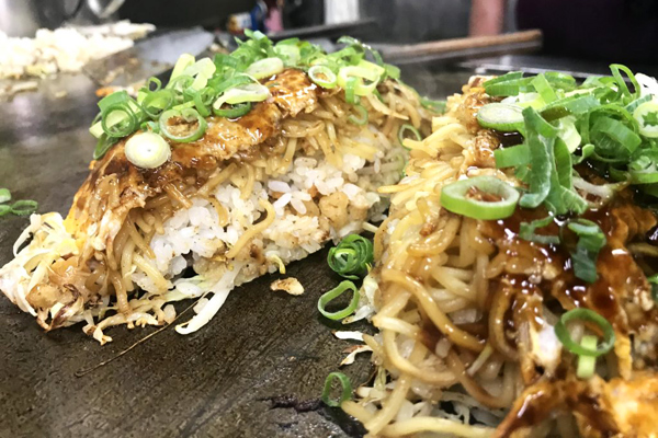 全国にリピーター拡大中!広島の人気お好み焼き店・ひらのの名物メニュー「そばライス」