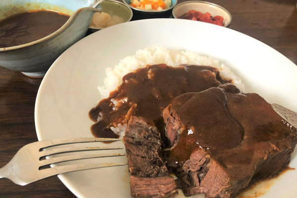 仙台の名店「伊達の牛たん本舗」 の美味を自宅で味わう贅沢。 「極上芯たんカレー」 「極上芯たん 塩仕込み」