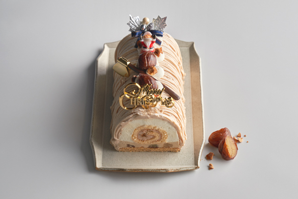 ヘーゼルナッツが香ばしい 小さなロールケーキが中央に！ 自由が丘ロール屋 「クリスマスモンブランロール」