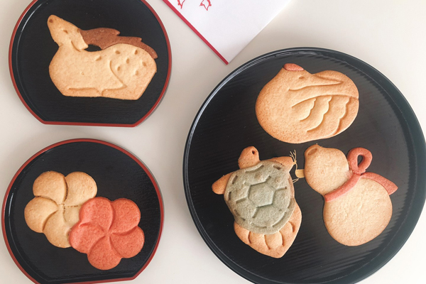 鶴や亀などの縁起物の和柄が かわいくて、新年にぴったり！ 「型抜きクッキー　めでた」