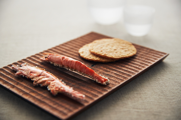 おいしさを追求し 進化し続けるえびせんべいの 最上の逸品「海老づくし 」