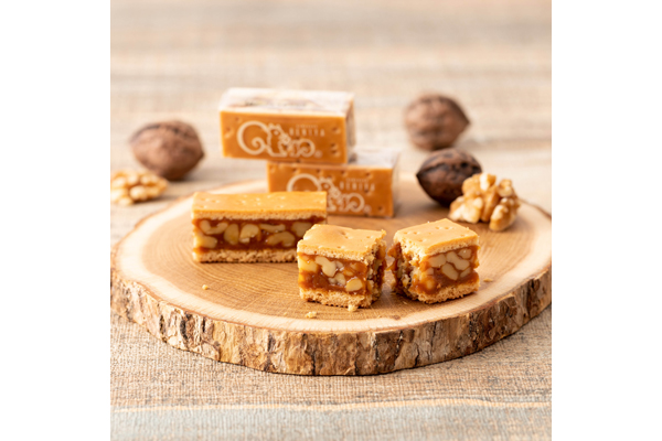 かわいいリスくんが目印の 鎌倉を代表するギフト菓子「クルミッ子」 チョコを楽しむサンドクッキー 「CHOCCO」も新発売！