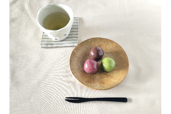 「まるごとあんこ」の楽しさと、まろやかな甘さが魅力。 芋ようかんと肩を並べる人気の「あんこ玉」