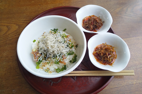 瀬戸内海・播磨灘直送の高級ちりめんじゃこはミネラルたっぷり。お料理にも酒の肴にもオールマイティ。