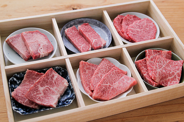 感謝の気持ちを「おおいた和牛」と、ご縁をつなぐ有田焼に乗せて。