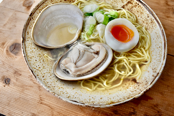蛤の専門店が「本気」で作った 旨味たっぷり!10年ものの蛤ラーメン