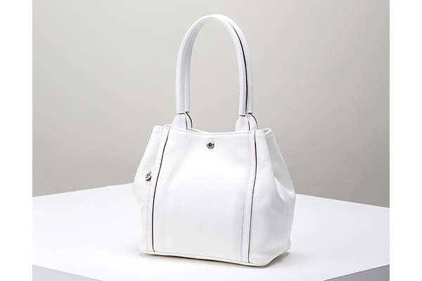 小さめバッグでも大容量 「JETTER SQUARE TOTE」 必要なものだけ持ち歩きたい人にぴったり 「JETTER MINI BRIEFCASE」