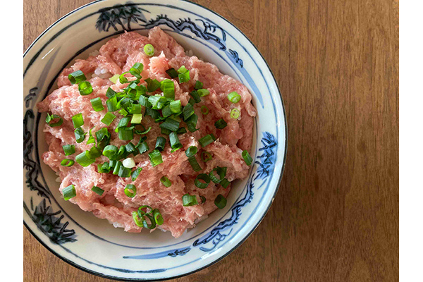 マグロ自慢の「焼津さかなセンター」から、誰もが好きな味「ネギトロ」を小分け冷凍パックでお届け