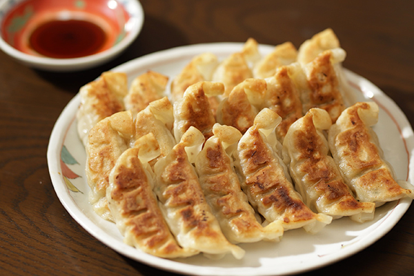 愛すべき町中華の味を家庭で！ 旨みたっぷりジューシーな焼餃子とパクパクいけるひとくち餃子。
