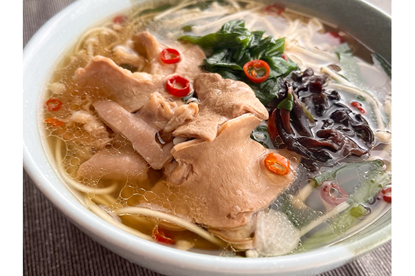 ひとりで「もつ鍋」が堪能できる 替え玉入りラーメンが人気!