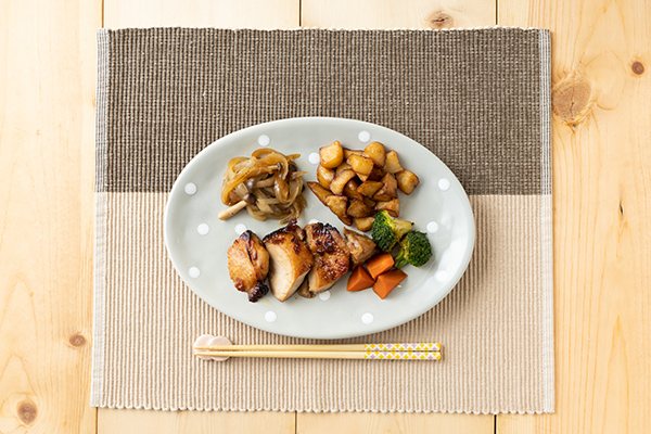 国産食材の冷凍おかずで美味しくラクちんな食卓を「美食弁当」「石見ポークのフランクフルトとごろっと野菜のポトフ」