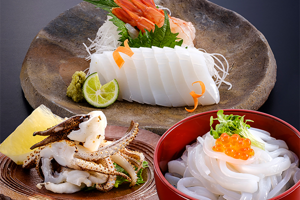 いかの王様を食べ比べ「あおりいか三昧セット」貴重な瀬戸内のふぐを手軽に「讃岐でんぶく炙り」