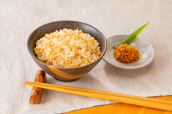 毎日の食卓に漬物を。ホットな味わいの「しょうがフレーク」とSNSで話題の「さくら大根」