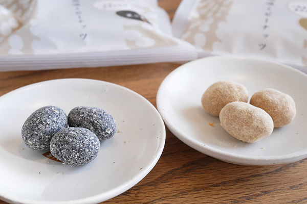 千葉県産落花生の旨味を味わえる、多彩で上品な豆菓子「花咲くピーナッツ」（黒ごま・きなこ）