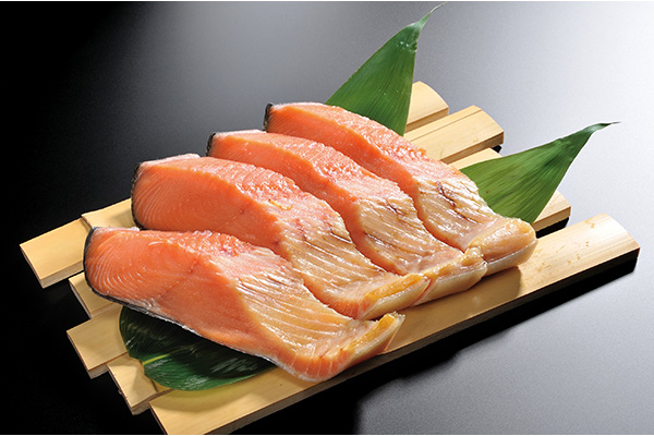 昔ながらの味わいに夢中！伝統的な風干しでうま味を引き出す「本造り鮭」