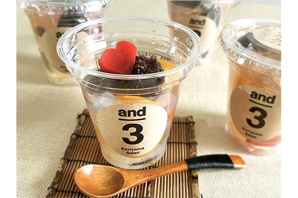 透明カップと赤いハートで大変身！おしゃれなデザインと虜になる味のあんみつ「and3」