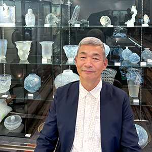 アンティーク酒器を日常に。「エミール・ガレ 小花文小酒杯」と