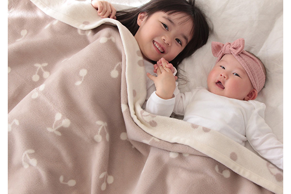 「柔らかくて気持ちいい！」と子どもが喜ぶ！ひなたぼっこシリーズの日本製子ども用綿毛布