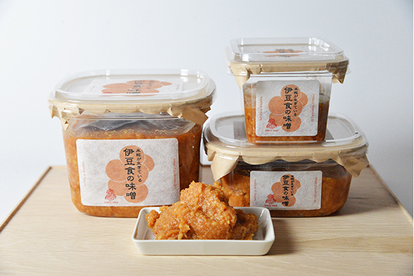 大豆のコクと糀の甘さがおいしさの秘密。昔ながらの手ごね製法で作る「伊豆食の味噌」。