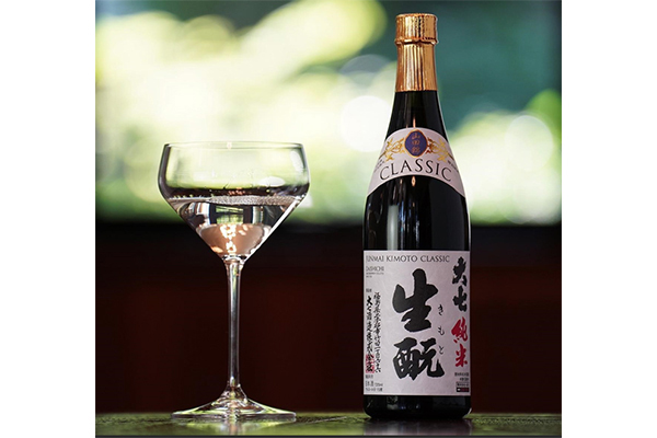 伝統製法の生酛造りを守り続け、国内外から高く評価される大七酒造の高級純米酒「純米生酛CLASSIC」