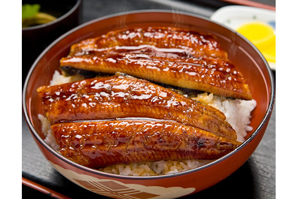四万十川の綺麗な水で泳がせた絶品うなぎ。「うなぎ蒲焼」と珍しい塩味の「塩うなぎ」