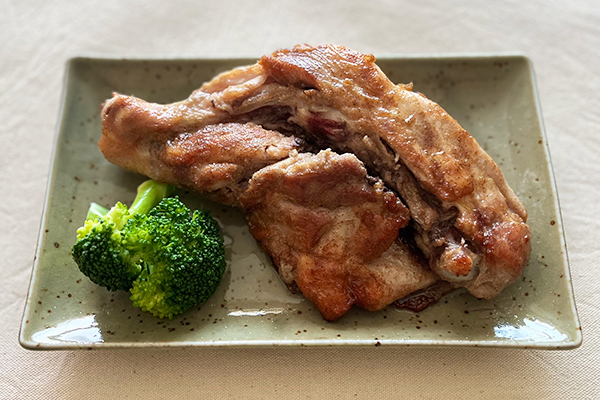 香川県民のソウルフード「骨付鳥」と国産若鶏むね肉100%の「チキンメンチカツ」