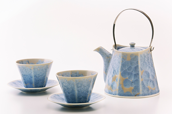 日本屈指の伝統工芸を日常に。京都・清水焼の「雪ノ華 ティーセット