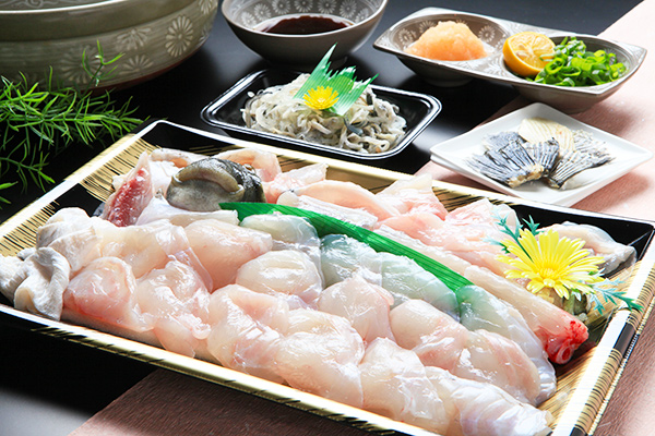 鳴門海峡の荒波育ち！プリプリの「3年とらふぐ」とうま味たっぷりの「サクラマス漬け」