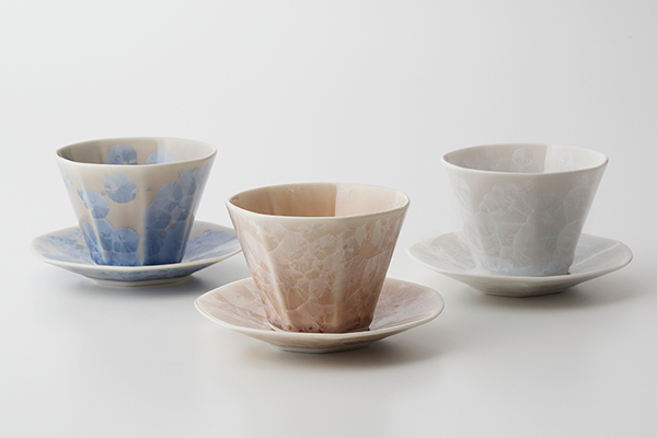 日本屈指の伝統工芸を日常に。京都・清水焼の「雪ノ華 ティーセット