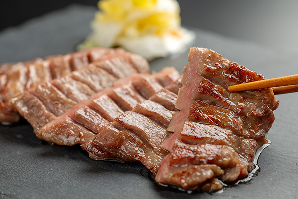 仙台で人気！「牛たん徳茂」の最高級極上牛たんと「やまなか家」の本場盛岡製麺をご自宅で！