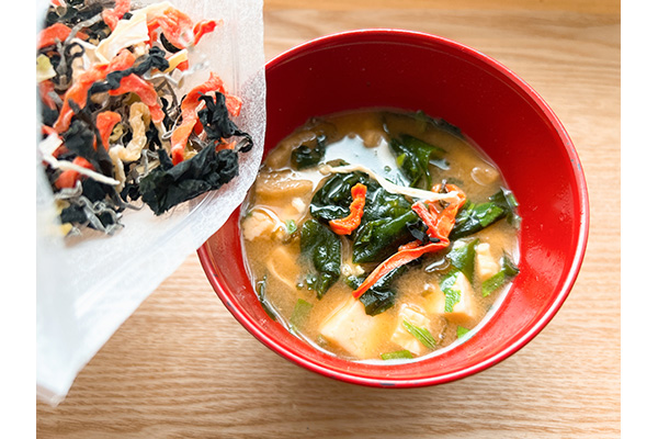 うまみをギュギュッと。シャキシャキ食感の「みそ汁の具」にとろみもおいしい「こんぶのぽん酢」