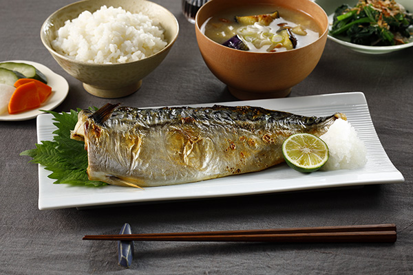 フライパンでも簡単に焼ける！うまみたっぷり、極上の塩サバを食卓に。