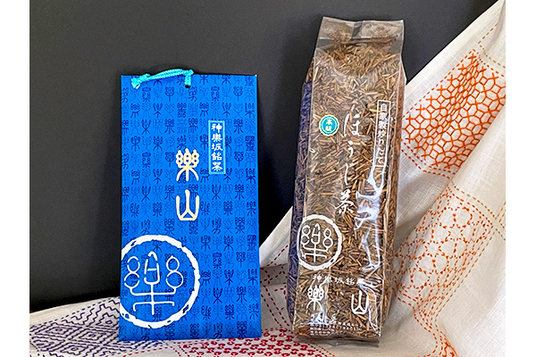 神楽坂でお茶といえばこのお店！「樂山」の銘品「深蒸し煎茶」と店頭焙煎の「ほうじ茶」