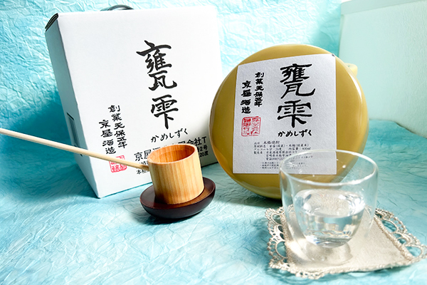 伝統製法を受け継ぎ、受け継いで約200年。柄杓で注ぐ風味豊かな芋焼酎