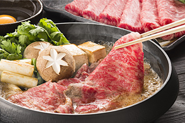 晴れの国・岡山県産ブランド和牛とブランドポークでお肉の旨みを堪能する。「選べる！千屋牛特選目録ギフト シルバーコース」「岡山県産 桃太郎ポーク燻製ベーコンブロック」