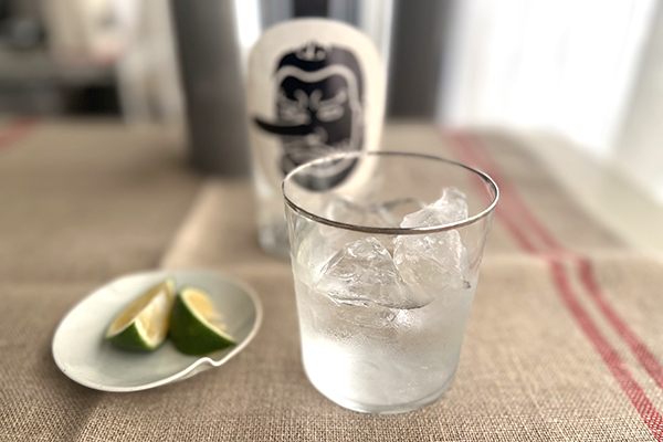 茅ヶ崎の蔵元が造る湘南の食文化に寄り添ったお酒「クラフトジン 白天狗／ノーマル」