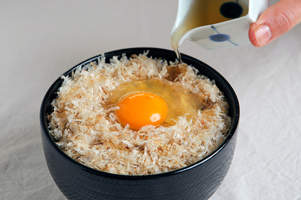 無添加のおいしさをがばっとご飯に。 上品なコクがたまらない「いわし削り」