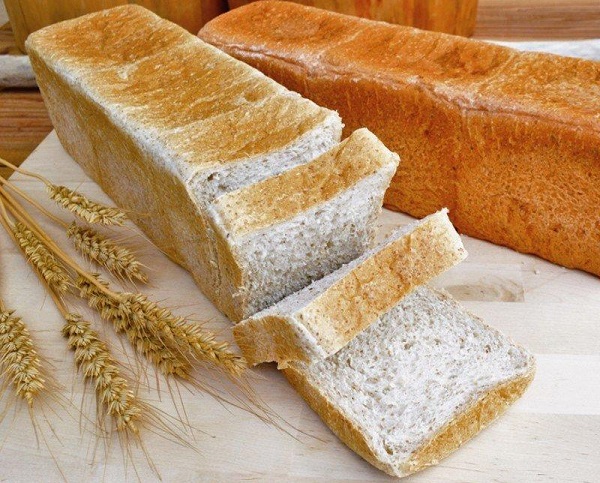 自社農園で農薬も化学肥料も使わず小麦からつくるパン屋の「一尺二寸」と「石臼ブロート」