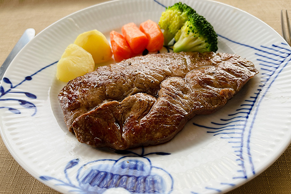最優秀賞をなんども受賞！一度は食べたい逸品「前沢牛オガタ」のミスジステーキとビーフカレー