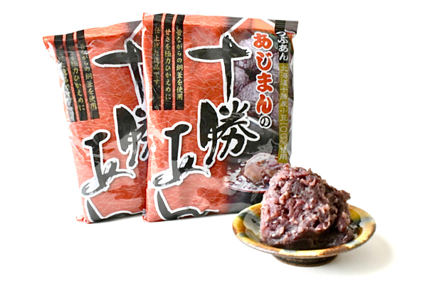 アイスに添えたり、お湯を注いでお汁粉にも。手軽にあんこが味わえる「十勝あん」