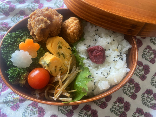 お弁当が冷めてもおいしい、環境にもやさしい「曲げわっぱ弁当箱 高背小判型