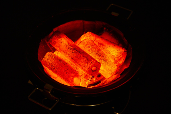 料理が最高においしくなる！富山の炭専門店の国産おが炭「炉山人（ろさんじん）」