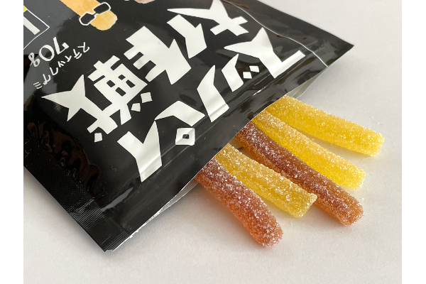 ハードな食感×すっぱいパウダーがあとを引く、スティック状グミ「スッパイ大作戦」と本場ベーカリー監修のパイナップルケーキ