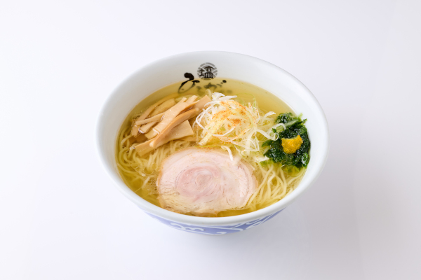 激戦区を制して20余年。「ミスターラーメン」の異名を持つレジェンドの味、「ひるがお」の塩らーめん