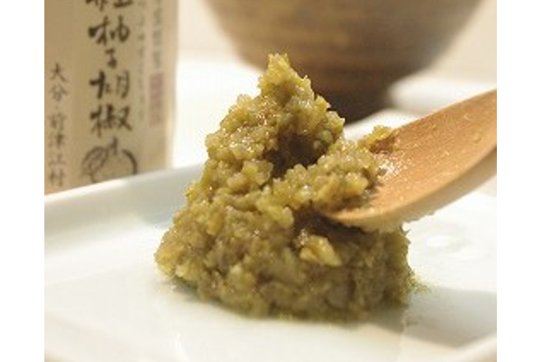 柚子の爽やかな香りと辛味が口の中で弾ける！“粒”が決め手、大分・日田の芳醇「粒柚子胡椒」