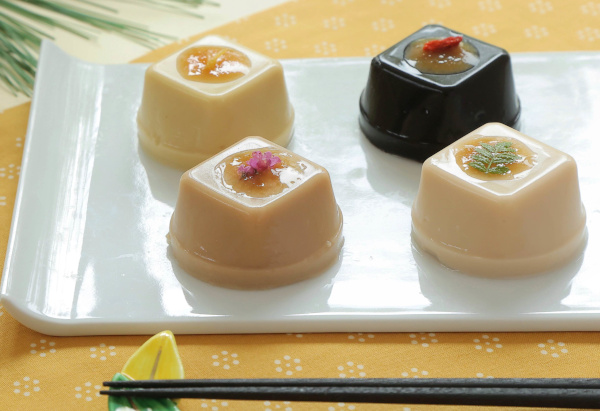 ねっとり濃厚な胡麻豆腐に柚子みそが上品なおいしさ。おうちが料亭になる、「赤坂松葉屋」の胡麻豆腐