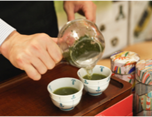 三代続く専門店の味。香りと鮮緑の「抹茶入くき茶」と、お茶請けに最適な落花生「千葉半立」