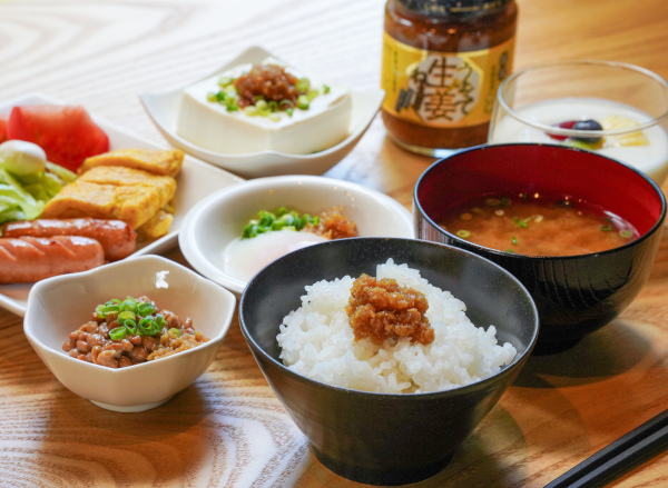 シリーズ累計60万本売れる福島生まれの”ご飯泥棒”。やみつき食感「うまくて生姜ねぇ!!」
